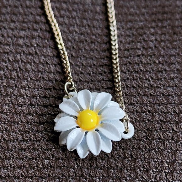 NWT Accessorize Daisy On A Chain Necklace - Picture 9 of 14
